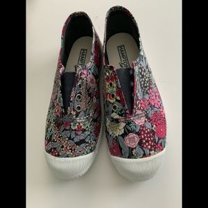 Flowered Hampton Canvas